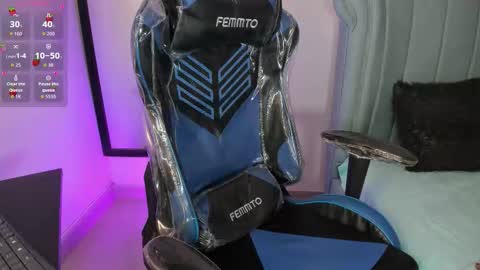 Snapshot of barbie_boy_ chatting on March 1, 8:16 am I work from home this is my room 3 online show from March 1, 8:16 am