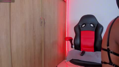 Nicolle  online show from November 10, 4:00 am