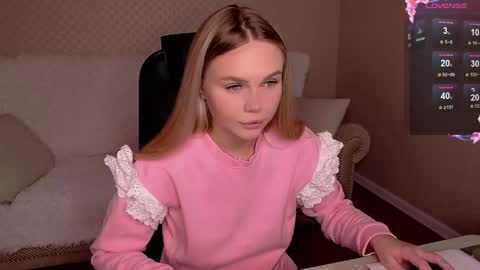 Snapshot of barbie_lillie chatting on October 24, 4:31 am Lilli 3 online show from October 24, 4:31 am