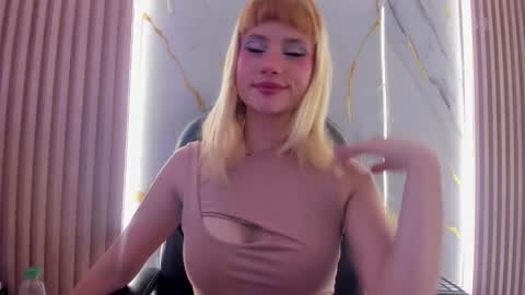 Snapshot of barbieambarx chatting on February 10, 5:39 pm Barbie online show from February 10, 5:39 pm