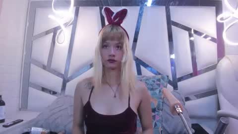 Snapshot of barbieambarx chatting on February 14, 4:59 pm Barbie online show from February 14, 4:59 pm