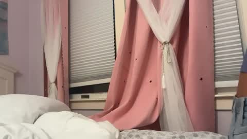 Snapshot of barbiebrittney chatting on August 10, 12:04 am barbiebrittney online show from August 10, 12:04 am