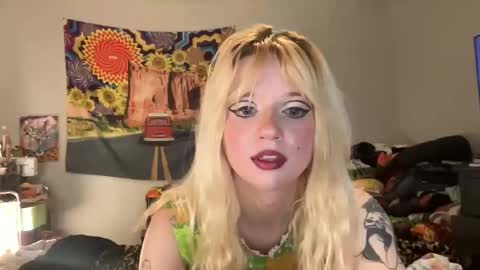 Snapshot of bardoteyed chatting on November 4, 7:13 pm Bardot Eyed online show from November 4, 7:13 pm