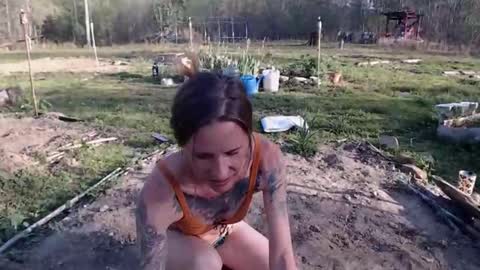 Snapshot of barefootmuse chatting on April 14, 10:38 pm BareFootMuse online show from April 14, 10:38 pm