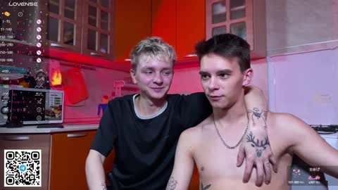 Snapshot of barney_kevin chatting on December 3, 6:17 pm Fansly Barney and Kevin T online show from December 3, 6:17 pm