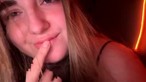 Snapshot of barry_bailey chatting on May 27, 10:18 pm Sue online show from May 27, 10:18 pm