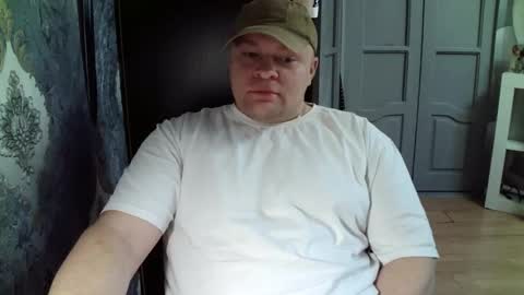 basi_look online show from February 19, 7:06 am