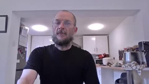 Snapshot of basiccamguy chatting on October 14, 9:21 am basiccamguy online show from October 14, 9:21 am