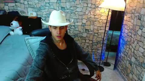 Snapshot of bastiaan_28 chatting on April 19, 8:33 pm Bastian online show from April 19, 8:33 pm