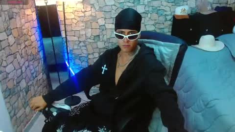 Snapshot of bastiaan_28 chatting on April 21, 9:06 pm Bastian online show from April 21, 9:06 pm