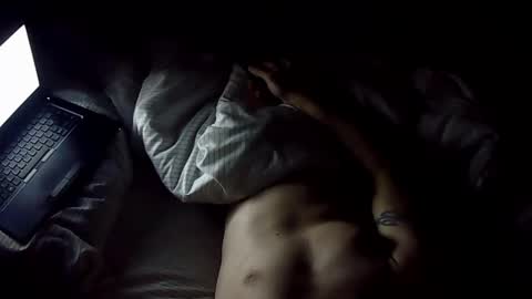 Snapshot of batboy2121 chatting on January 1, 6:05 am babtboy2121 online show from January 1, 6:05 am