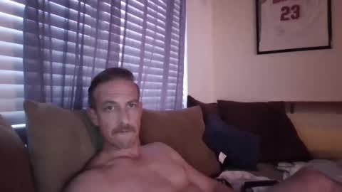 Snapshot of batboy2121 chatting on October 9, 10:52 pm babtboy2121 online show from October 9, 10:52 pm