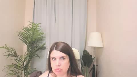 battymoll online show from March 14, 10:42 am