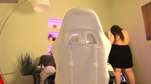 battymoll online show from April 11, 4:00 pm