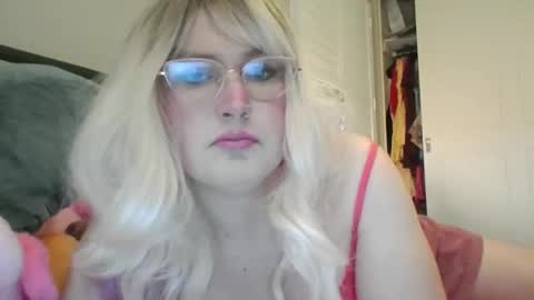 Snapshot of bawblejam chatting on September 26, 7:51 pm BjBambi online show from September 26, 7:51 pm
