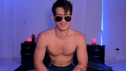 Snapshot of bbbeachboy chatting on January 4, 9:31 pm Valentino online show from January 4, 9:31 pm