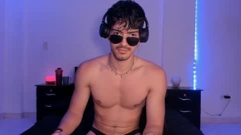 Snapshot of bbbeachboy chatting on January 10, 9:53 pm Valentino online show from January 10, 9:53 pm