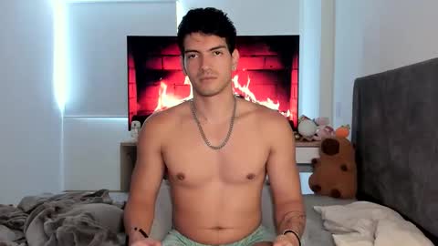 Snapshot of bbbeachboy chatting on October 10, 8:08 pm Valentino online show from October 10, 8:08 pm