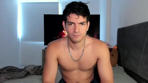 Snapshot of bbbeachboy chatting on October 16, 8:32 pm Valentino online show from October 16, 8:32 pm
