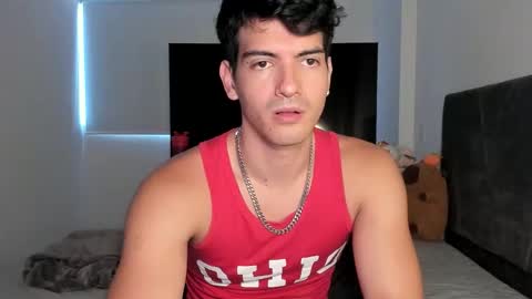 Snapshot of bbbeachboy chatting on October 18, 9:15 pm Valentino online show from October 18, 9:15 pm