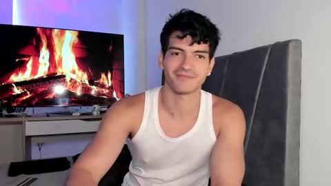 Snapshot of bbbeachboy chatting on October 19, 9:15 pm Valentino online show from October 19, 9:15 pm