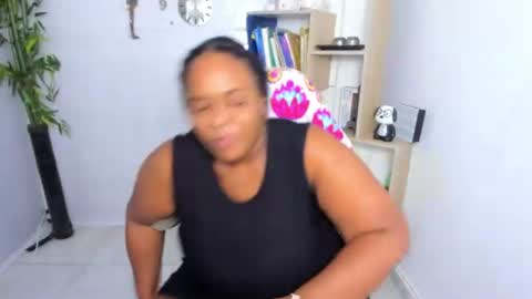 Snapshot of bbw_charlote chatting on July 18, 12:20 pm Charlote online show from July 18, 12:20 pm