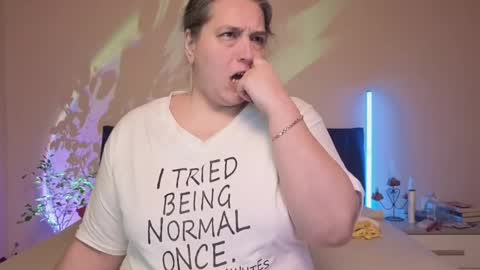 Snapshot of bbw_goddes chatting on April 23, 8:33 pm Love online show from April 23, 8:33 pm