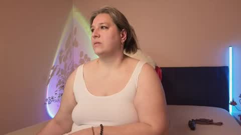 Snapshot of bbw_goddes chatting on April 29, 9:35 am Love online show from April 29, 9:35 am