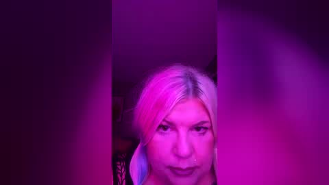 Snapshot of bbwblonde86 chatting on August 4, 7:22 am Desire online show from August 4, 7:22 am