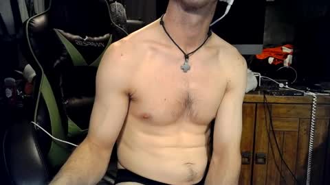 bchillin28 online show from April 12, 2:27 am