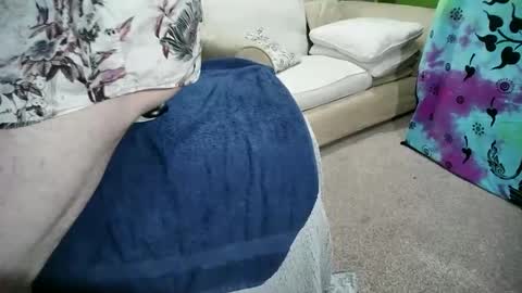 Snapshot of be4your_desire chatting on April 28, 11:54 pm mikiforfun online show from April 28, 11:54 pm