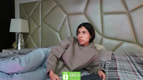 Helena  Evan online show from December 20, 11:06 am