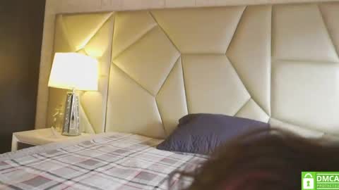 Snapshot of be_curiouss_ chatting on May 12, 11:51 am Helena Evan online show from May 12, 11:51 am