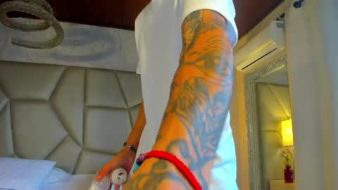 Snapshot of be_curiouss_ chatting on June 9, 11:22 am Helena Evan online show from June 9, 11:22 am