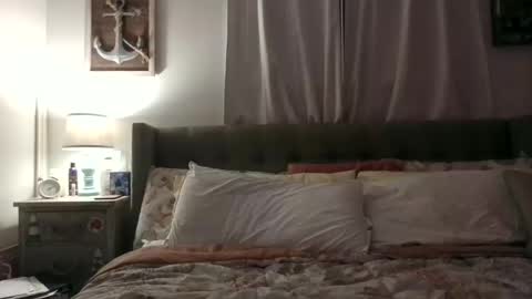 Snapshot of beach_bunny69 chatting on May 12, 6:21 am Emma online show from May 12, 6:21 am