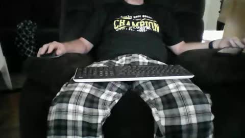 Snapshot of beachguy38 chatting on April 25, 1:36 pm beachguy38 online show from April 25, 1:36 pm