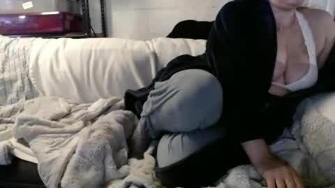 BeachyMILF online show from February 2, 4:49 pm