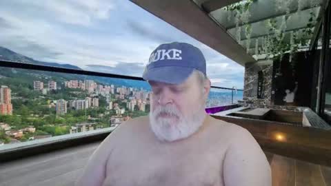 Snapshot of bear4muscle chatting on March 15, 5:52 pm Dookie online show from March 15, 5:52 pm