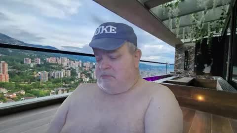 Snapshot of bear4muscle chatting on March 24, 4:56 pm Dookie online show from March 24, 4:56 pm