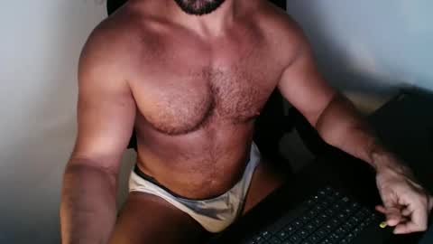Snapshot of beard_top_guy chatting on January 31, 10:19 pm Beard Guy online show from January 31, 10:19 pm