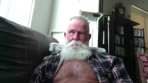 beardbushy online show from September 26, 5:28 pm