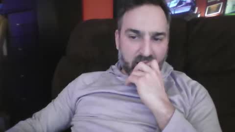 Snapshot of beardedambition chatting on March 1, 7:26 pm beardedambition online show from March 1, 7:26 pm