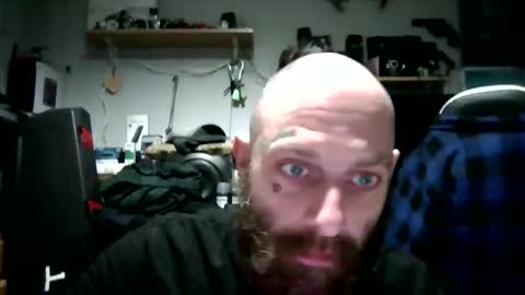 Snapshot of beardednjuicycock chatting on February 17, 7:16 am beardednjuicycock online show from February 17, 7:16 am