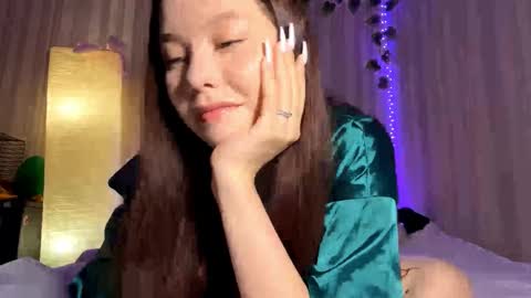 Snapshot of beataschielke chatting on February 21, 12:06 pm Bella online show from February 21, 12:06 pm