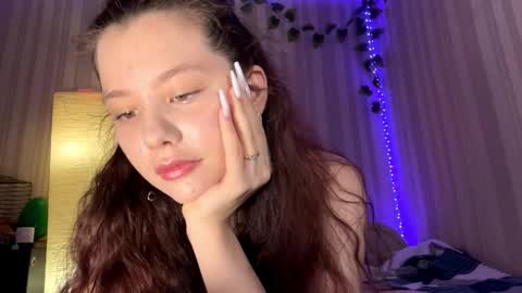 Snapshot of beataschielke chatting on February 25, 12:04 pm Bella online show from February 25, 12:04 pm