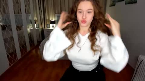 BeatriceWild online show from April 15, 10:11 am