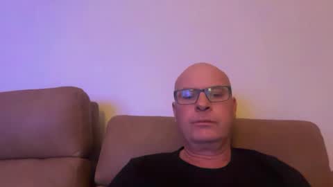 Snapshot of beatsboy87 chatting on June 21, 11:46 am beatsboy87 online show from June 21, 11:46 am