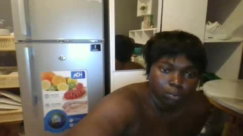 Snapshot of beautie699392 chatting on February 10, 1:22 pm Lil stunner online show from February 10, 1:22 pm