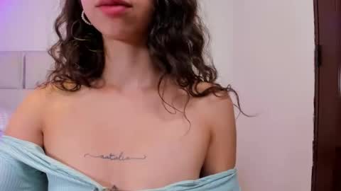 Snapshot of beautiful_2_0 chatting on December 5, 12:30 am beautiful_2_0 online show from December 5, 12:30 am