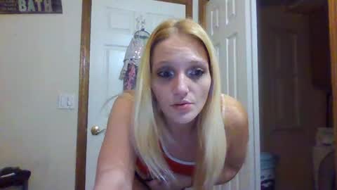 Julie Nicole online show from December 4, 6:55 am
